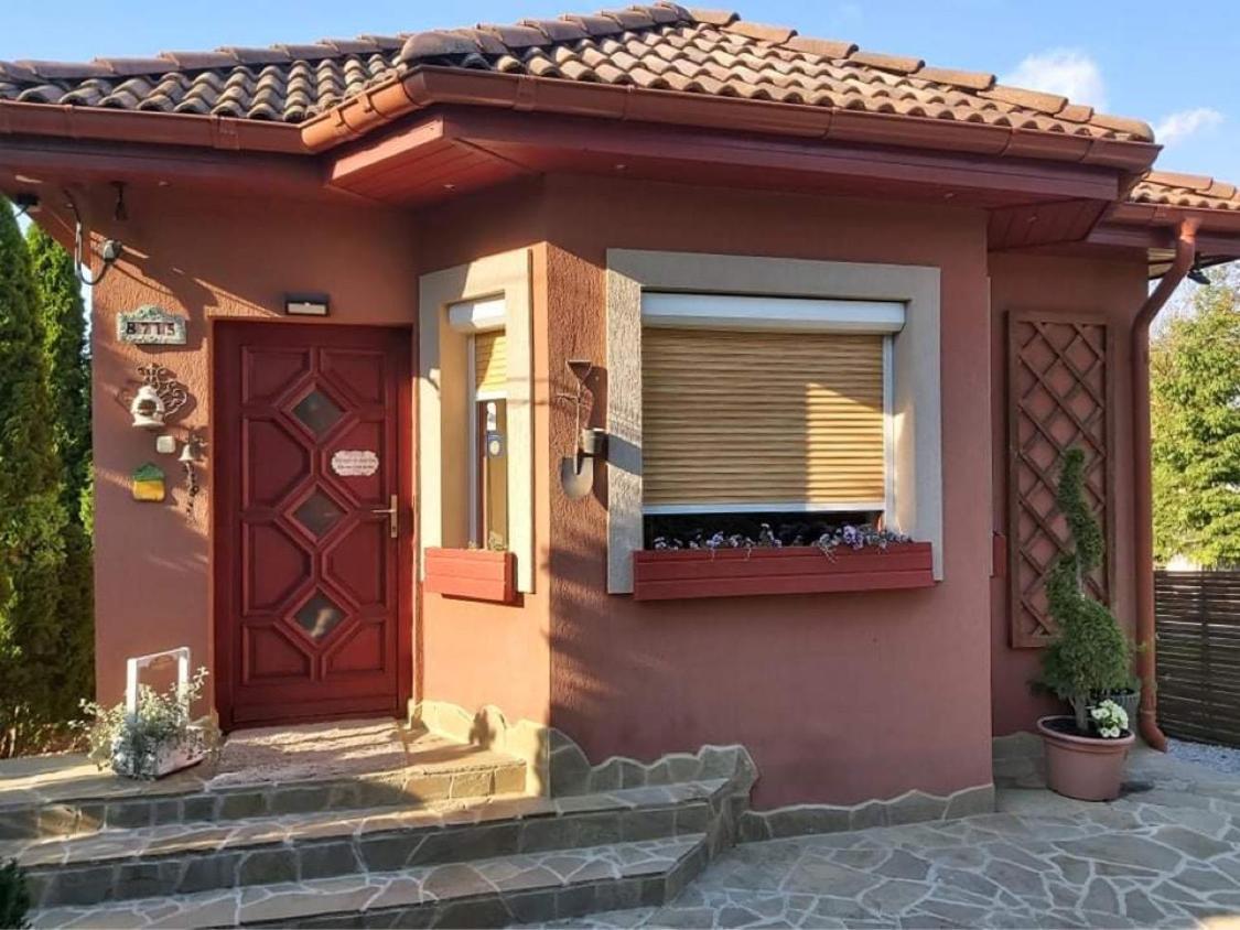 Nyirjes Vendeghaz Hotel Balassagyarmat Buitenkant foto