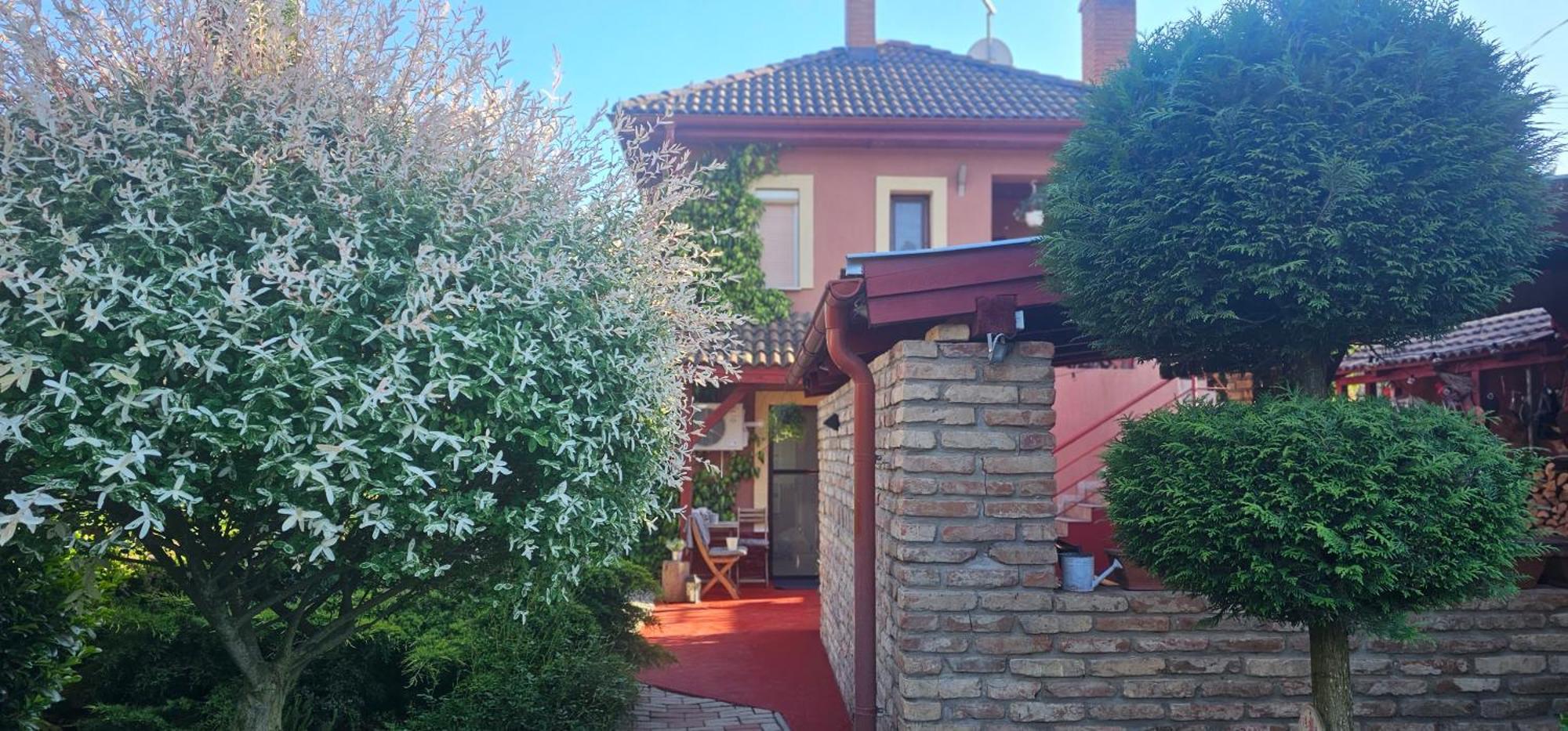 Nyirjes Vendeghaz Hotel Balassagyarmat Buitenkant foto